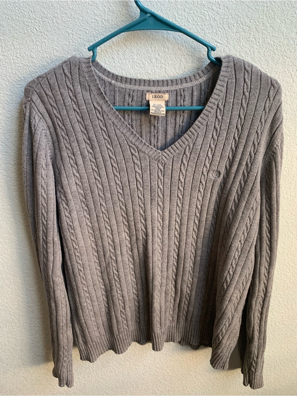 Izod Women's Light Gray Cable Knit V-Neck Sweater
